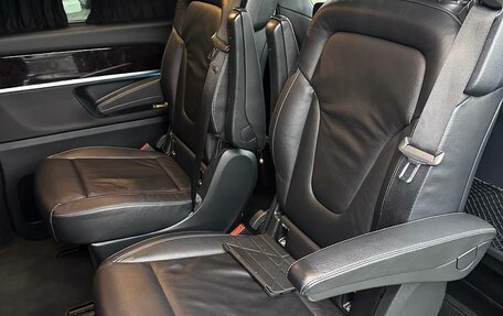 Mercedes-Benz V-Класс, 2017 год, 4 800 000 рублей, 7 фотография