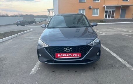 Hyundai Solaris II рестайлинг, 2021 год, 1 680 000 рублей, 2 фотография
