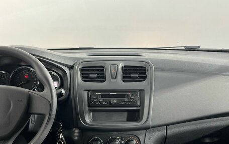 Renault Logan II, 2017 год, 800 000 рублей, 11 фотография