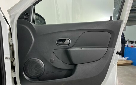 Renault Logan II, 2017 год, 800 000 рублей, 19 фотография