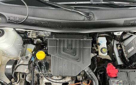 Renault Logan II, 2017 год, 800 000 рублей, 20 фотография