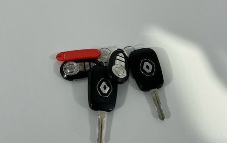 Renault Logan II, 2017 год, 800 000 рублей, 22 фотография