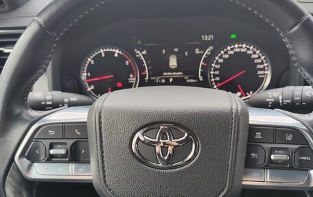 Toyota Land Cruiser, 2024 год, 10 900 000 рублей, 9 фотография