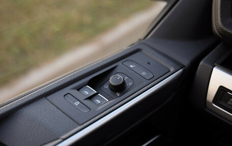 Volkswagen Multivan T6 рестайлинг, 2020 год, 5 499 000 рублей, 25 фотография