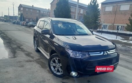 Mitsubishi Outlander III рестайлинг 3, 2012 год, 1 850 000 рублей, 2 фотография