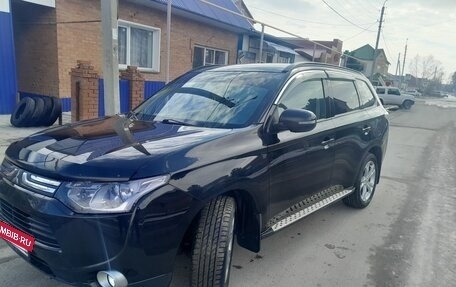 Mitsubishi Outlander III рестайлинг 3, 2012 год, 1 850 000 рублей, 4 фотография