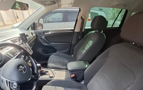 Volkswagen Tiguan II, 2018 год, 2 950 000 рублей, 8 фотография