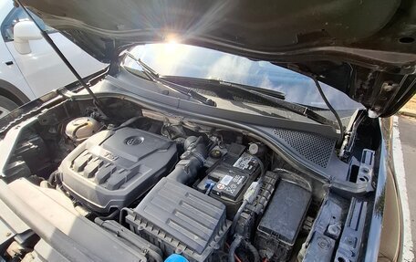 Volkswagen Tiguan II, 2018 год, 2 950 000 рублей, 6 фотография