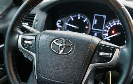 Toyota Land Cruiser 200, 2016 год, 6 200 000 рублей, 18 фотография