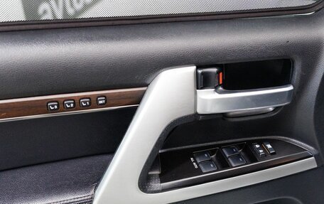 Toyota Land Cruiser 200, 2016 год, 6 200 000 рублей, 23 фотография