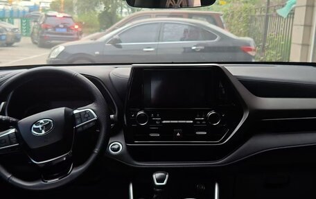 Toyota Highlander, 2022 год, 4 700 000 рублей, 2 фотография