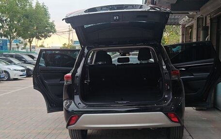 Toyota Highlander, 2022 год, 4 700 000 рублей, 3 фотография