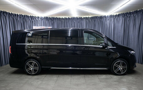 Mercedes-Benz V-Класс, 2024 год, 15 998 000 рублей, 4 фотография