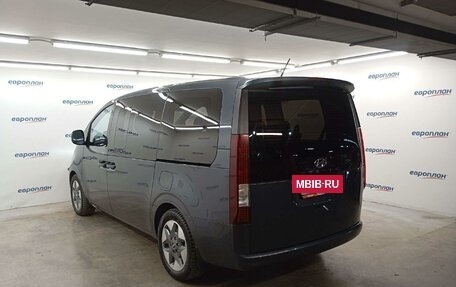 Hyundai Staria, 2023 год, 5 688 000 рублей, 4 фотография