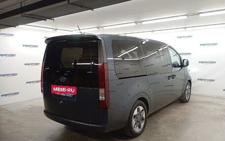 Hyundai Staria, 2023 год, 5 688 000 рублей, 3 фотография