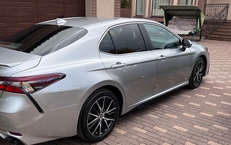 Toyota Camry, 2022 год, 3 100 000 рублей, 4 фотография