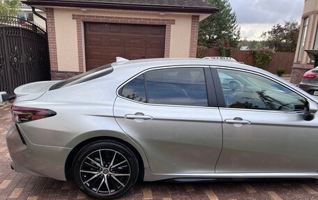 Toyota Camry, 2022 год, 3 100 000 рублей, 5 фотография