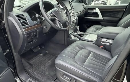 Toyota Land Cruiser 200, 2021 год, 9 800 000 рублей, 10 фотография