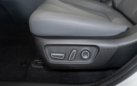 Toyota RAV4, 2025 год, 4 680 000 рублей, 24 фотография