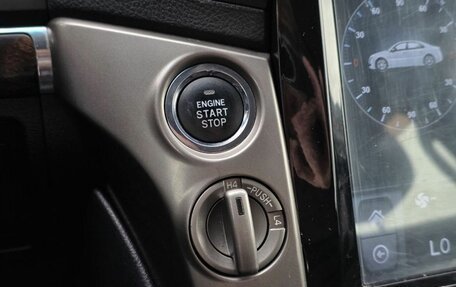 Toyota Land Cruiser 200, 2011 год, 2 650 000 рублей, 25 фотография