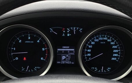 Toyota Land Cruiser 200, 2011 год, 2 650 000 рублей, 16 фотография