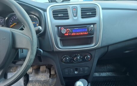 Renault Logan II, 2014 год, 380 000 рублей, 10 фотография