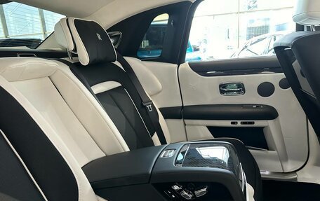 Rolls-Royce Ghost Series II рестайлинг, 2024 год, 41 000 000 рублей, 7 фотография