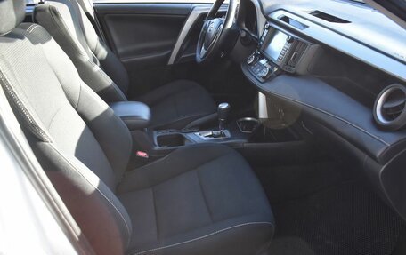 Toyota RAV4, 2018 год, 2 450 000 рублей, 10 фотография