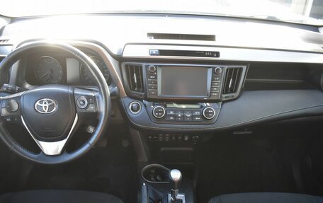 Toyota RAV4, 2018 год, 2 450 000 рублей, 12 фотография