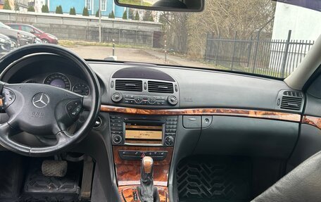 Mercedes-Benz E-Класс, 2004 год, 565 000 рублей, 10 фотография