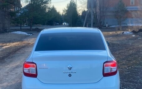 Renault Logan II, 2018 год, 900 000 рублей, 5 фотография