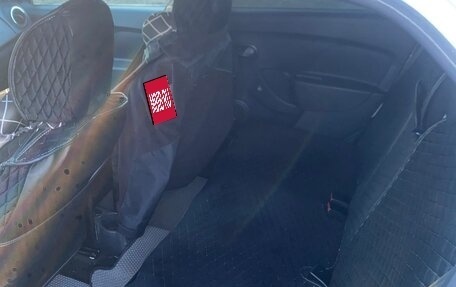 Renault Logan II, 2018 год, 900 000 рублей, 7 фотография