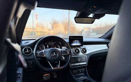 Mercedes-Benz GLA, 2018 год, 1 880 000 рублей, 15 фотография