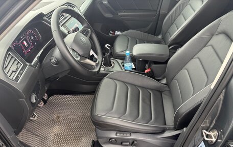 Volkswagen Tiguan II, 2021 год, 2 350 000 рублей, 26 фотография