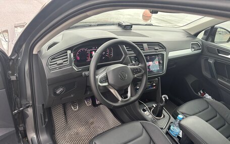 Volkswagen Tiguan II, 2021 год, 2 350 000 рублей, 27 фотография