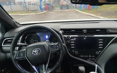 Toyota Camry, 2019 год, 2 800 000 рублей, 8 фотография