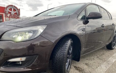 Opel Astra J, 2015 год, 950 000 рублей, 2 фотография