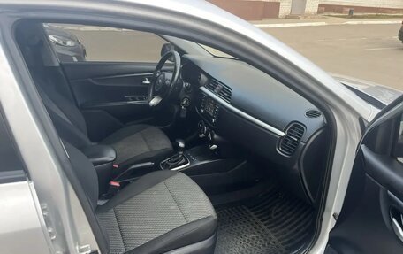 KIA Rio IV, 2018 год, 1 400 000 рублей, 4 фотография