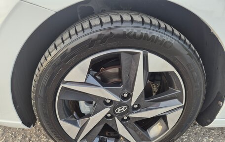 Hyundai Elantra, 2021 год, 1 840 000 рублей, 15 фотография