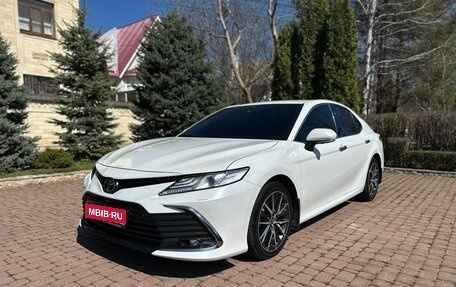 Toyota Camry, 2021 год, 3 590 000 рублей, 1 фотография