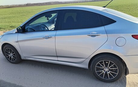 Hyundai Solaris II рестайлинг, 2011 год, 750 000 рублей, 2 фотография