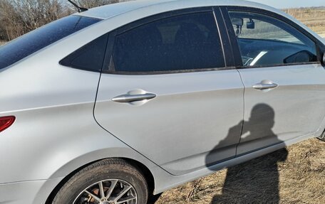 Hyundai Solaris II рестайлинг, 2011 год, 750 000 рублей, 4 фотография