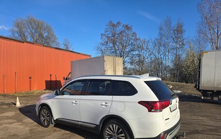 Mitsubishi Outlander III рестайлинг 3, 2019 год, 2 050 000 рублей, 8 фотография