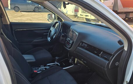 Mitsubishi Outlander III рестайлинг 3, 2019 год, 2 050 000 рублей, 13 фотография