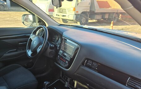 Mitsubishi Outlander III рестайлинг 3, 2019 год, 2 050 000 рублей, 15 фотография