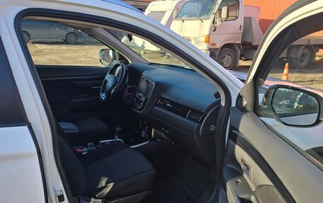 Mitsubishi Outlander III рестайлинг 3, 2019 год, 2 050 000 рублей, 14 фотография