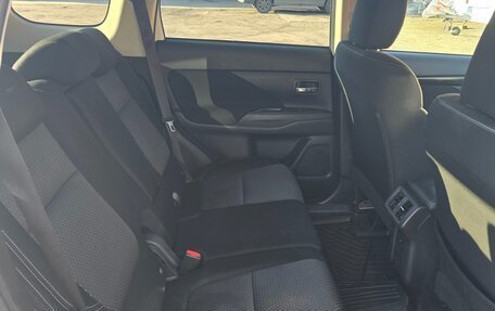 Mitsubishi Outlander III рестайлинг 3, 2019 год, 2 050 000 рублей, 12 фотография