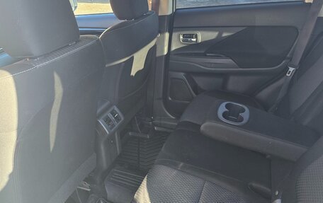 Mitsubishi Outlander III рестайлинг 3, 2019 год, 2 050 000 рублей, 19 фотография