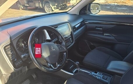 Mitsubishi Outlander III рестайлинг 3, 2019 год, 2 050 000 рублей, 17 фотография