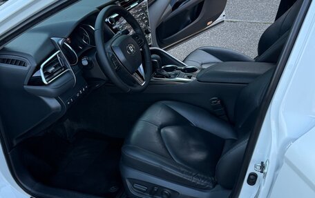 Toyota Camry, 2019 год, 2 750 000 рублей, 9 фотография